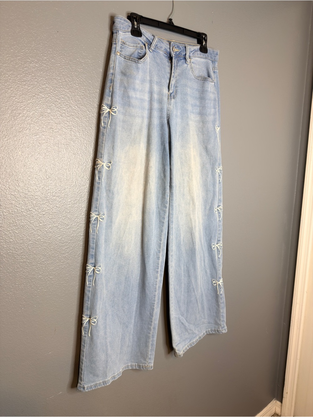 Madden Girl Light Blue Wide-Leg Jeans with Side Bow Accents Size 9